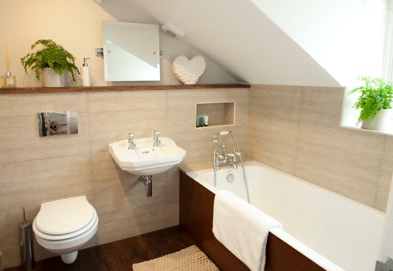 Victoria House Hotel 3*